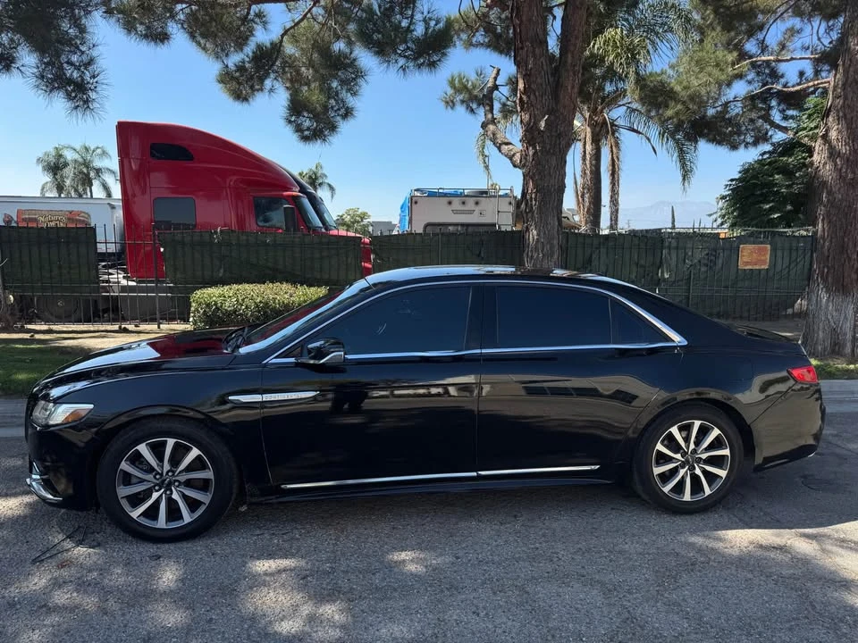 2017 Lincoln Continental 10th Gen - Image 3 of 19