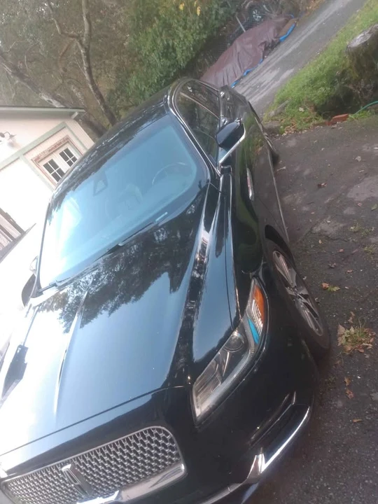 2017 Lincoln Continental 10th Gen - Image 2 of 4