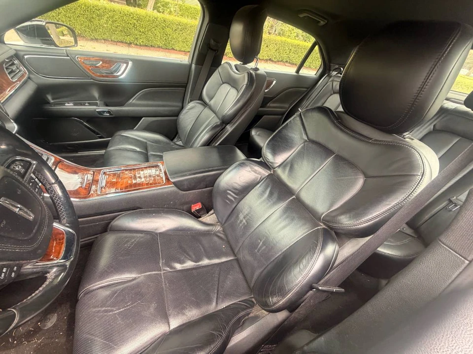 2017 Lincoln Continental 10th Gen - Image 5 of 7