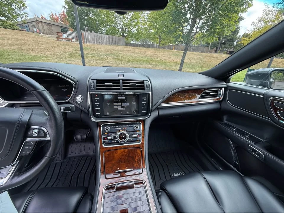 2017 Lincoln Continental 10th Gen - Image 16 of 17