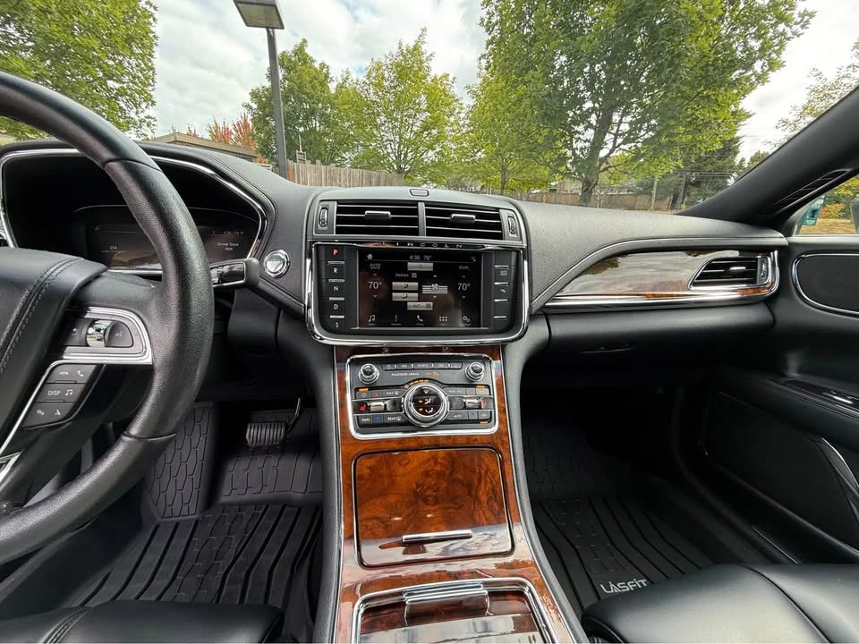 2017 Lincoln Continental 10th Gen - Image 17 of 17