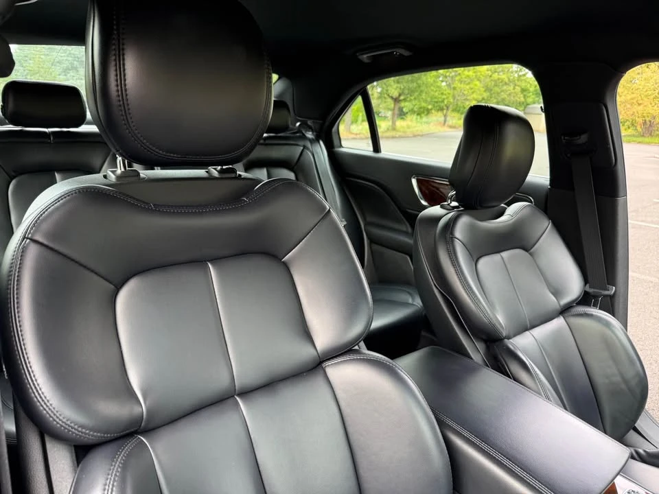 2017 Lincoln Continental 10th Gen - Image 11 of 18