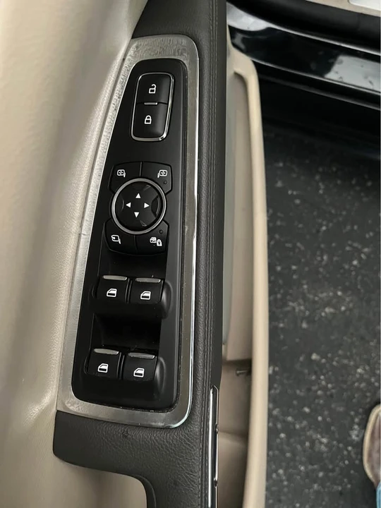 2017 Lincoln Continental 10th Gen - Image 14 of 19