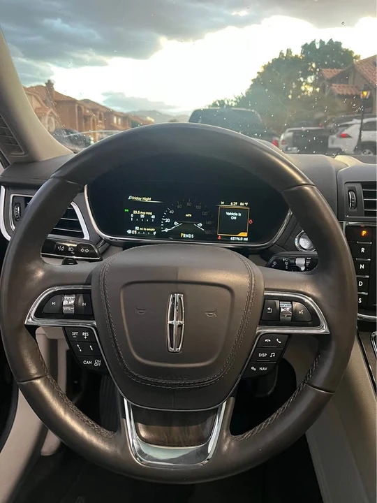 2017 Lincoln Continental 10th Gen - Image 11 of 19