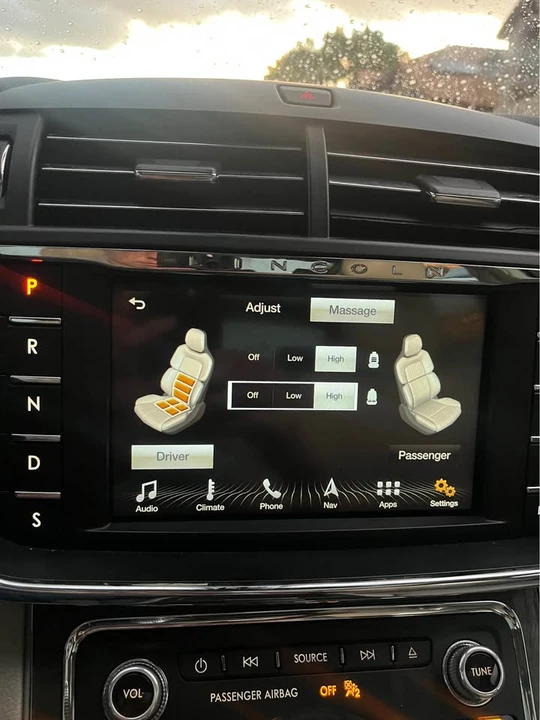 2017 Lincoln Continental 10th Gen - Image 16 of 19