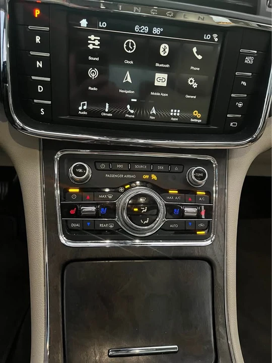 2017 Lincoln Continental 10th Gen - Image 15 of 19
