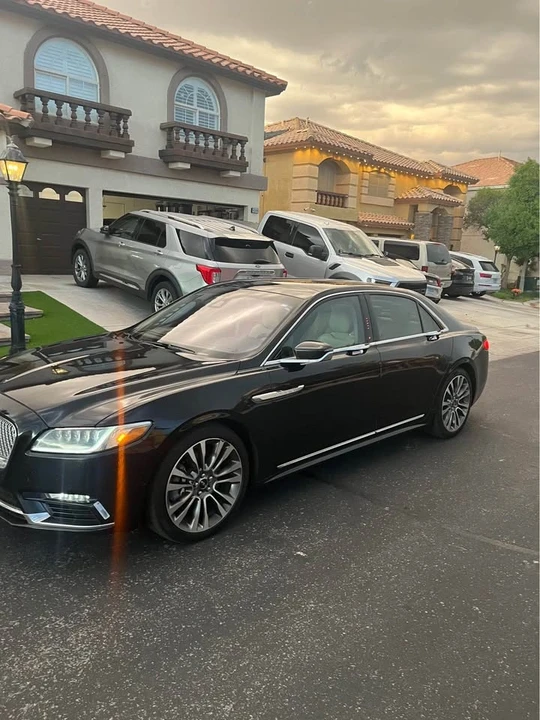 2017 Lincoln Continental 10th Gen - Image 2 of 18
