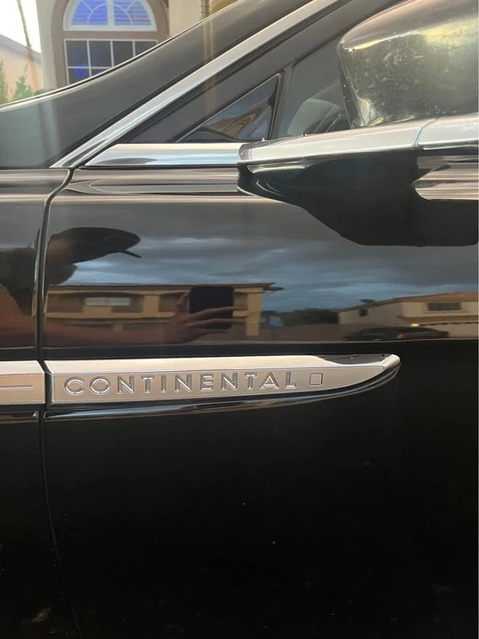 2017 Lincoln Continental 10th Gen - Image 3 of 18