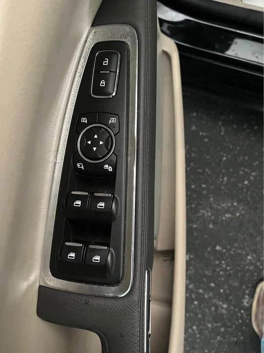 2017 Lincoln Continental 10th Gen - Image 11 of 18