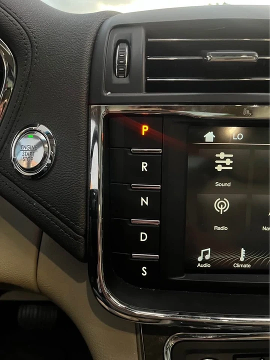 2017 Lincoln Continental 10th Gen - Image 15 of 18