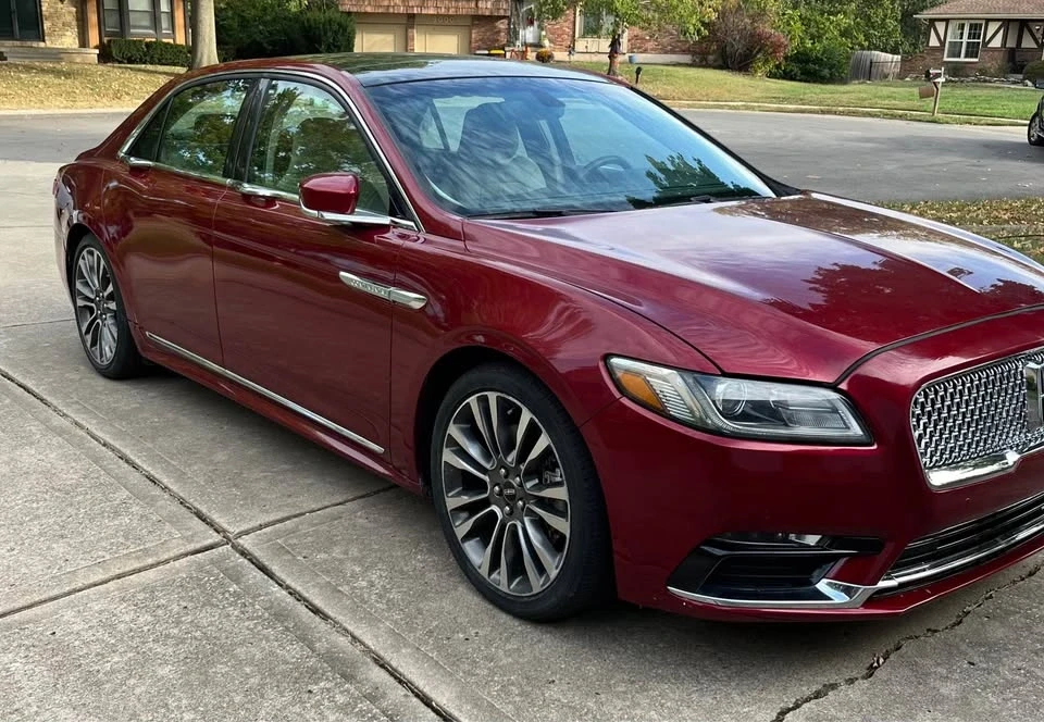2017 Lincoln Continental 10th Gen - Image 4 of 16