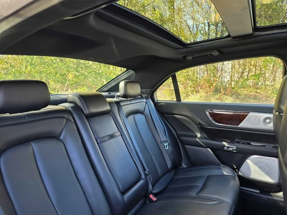 2017 Lincoln Continental 10th Gen - Image 14 of 19