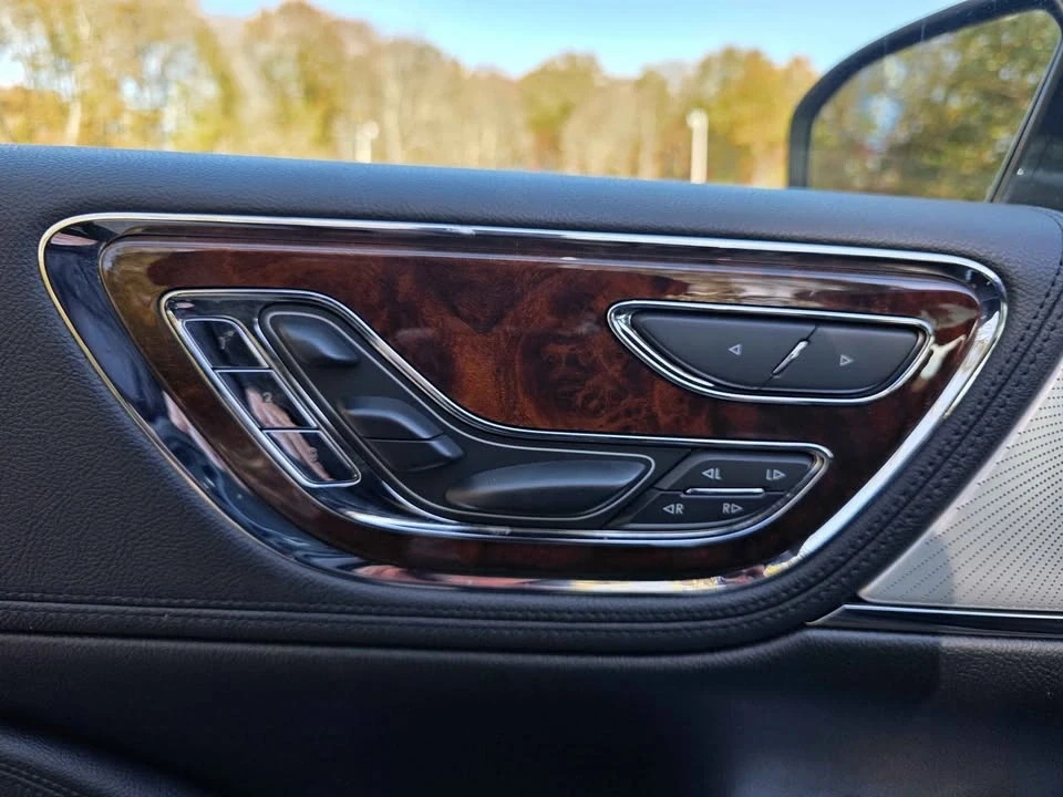 2017 Lincoln Continental 10th Gen - Image 9 of 19