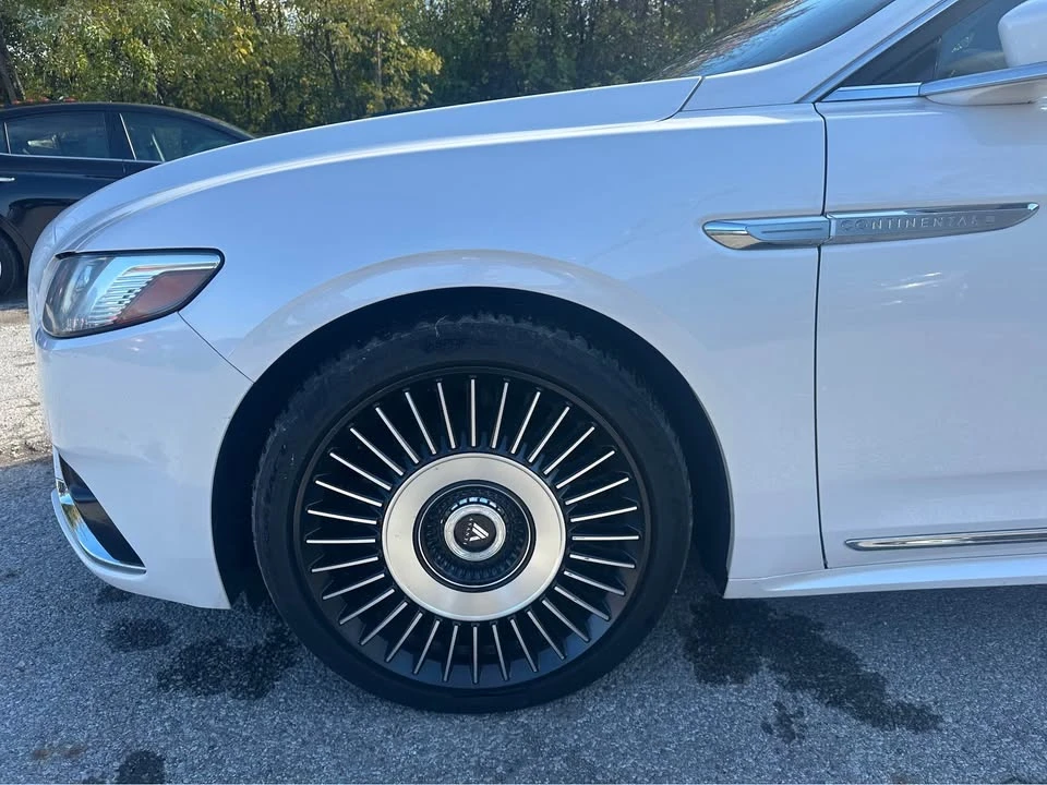 2017 Lincoln Continental 10th Gen - Image 4 of 13