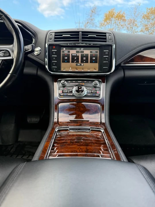 2017 Lincoln Continental 10th Gen - Image 11 of 14