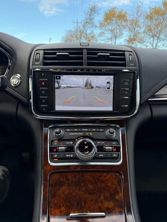 2017 Lincoln Continental 10th Gen - Image 12 of 14