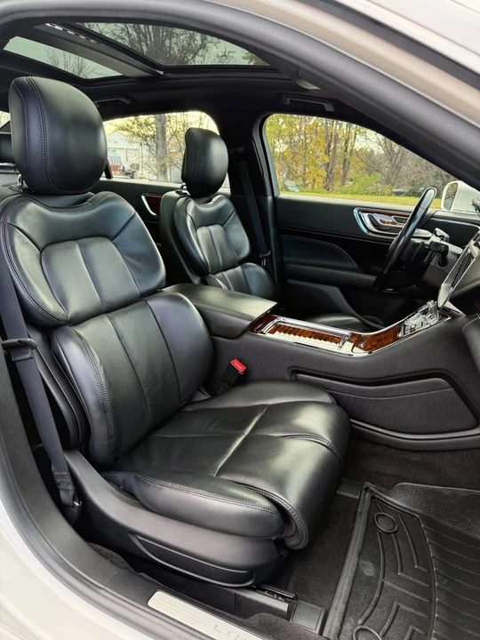 2017 Lincoln Continental 10th Gen - Image 8 of 14