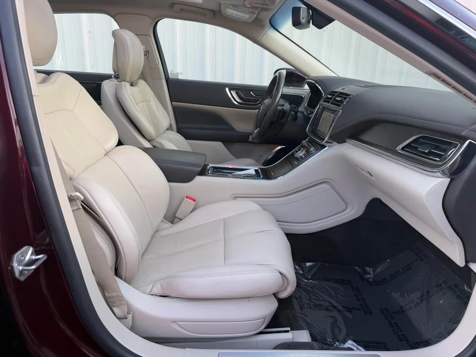 2017 Lincoln Continental 10th Gen - Image 9 of 18