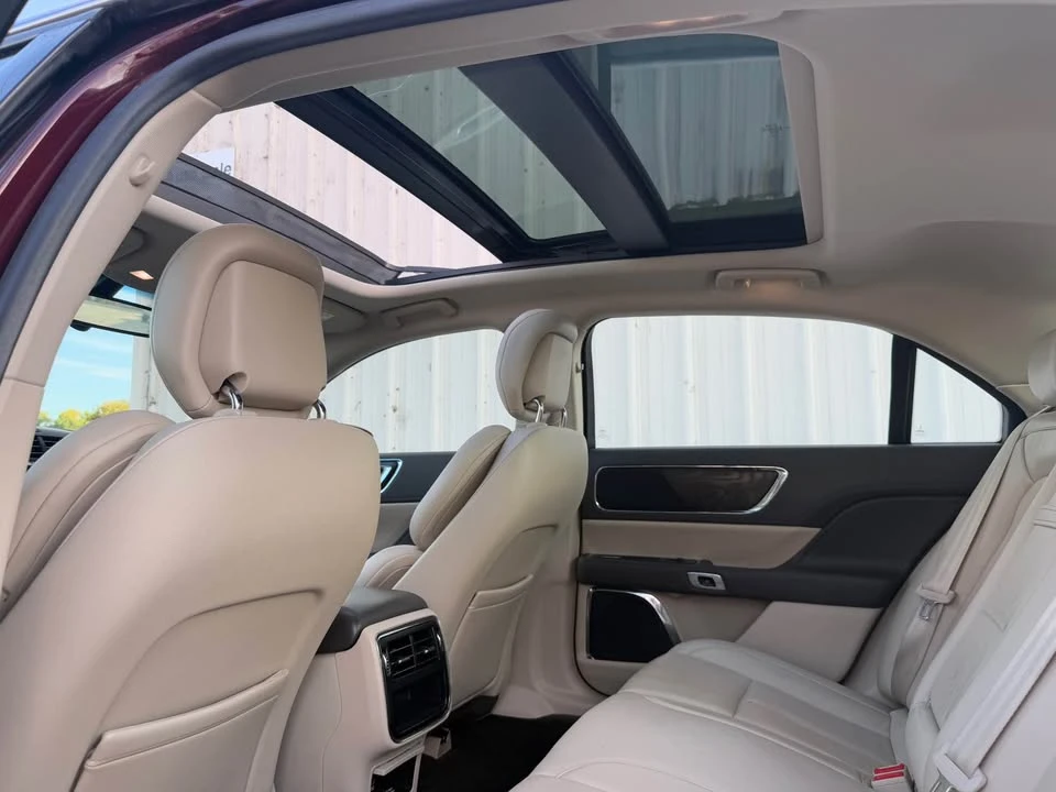 2017 Lincoln Continental 10th Gen - Image 17 of 18