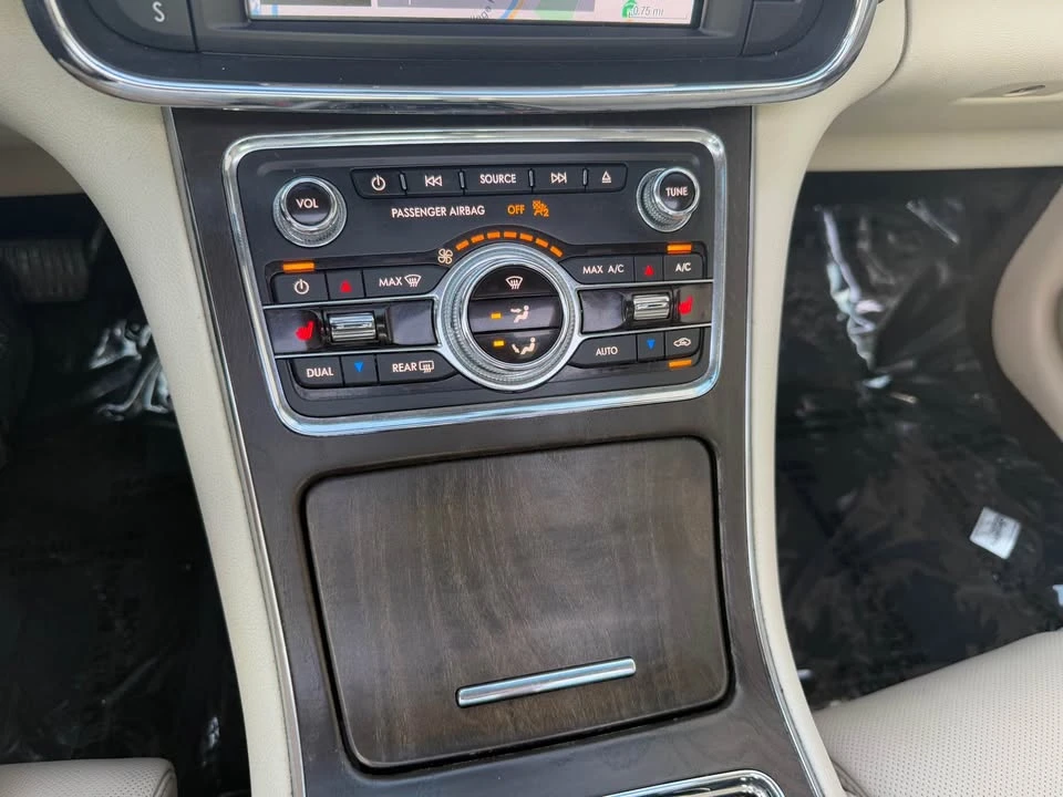 2017 Lincoln Continental 10th Gen - Image 15 of 18