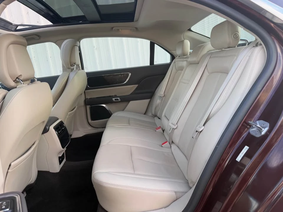 2017 Lincoln Continental 10th Gen - Image 11 of 18