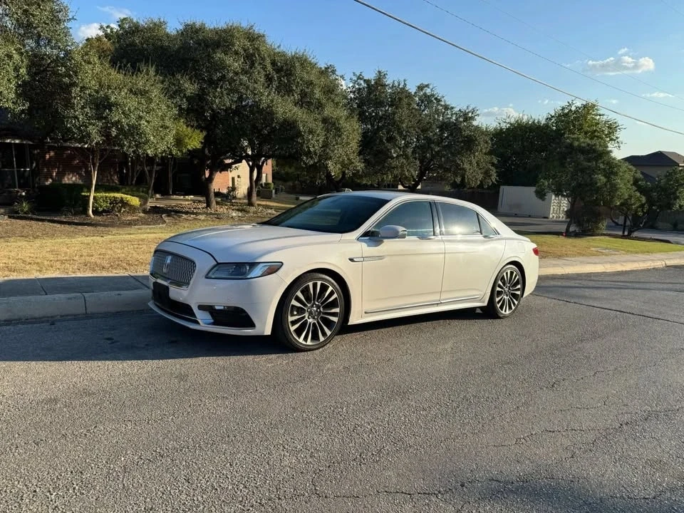 2017 Lincoln Continental 10th Gen - Image 2 of 20