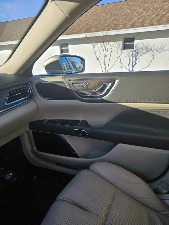 2017 Lincoln Continental 10th Gen - Image 8 of 10
