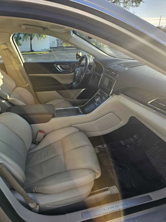 2017 Lincoln Continental 10th Gen - Image 5 of 10