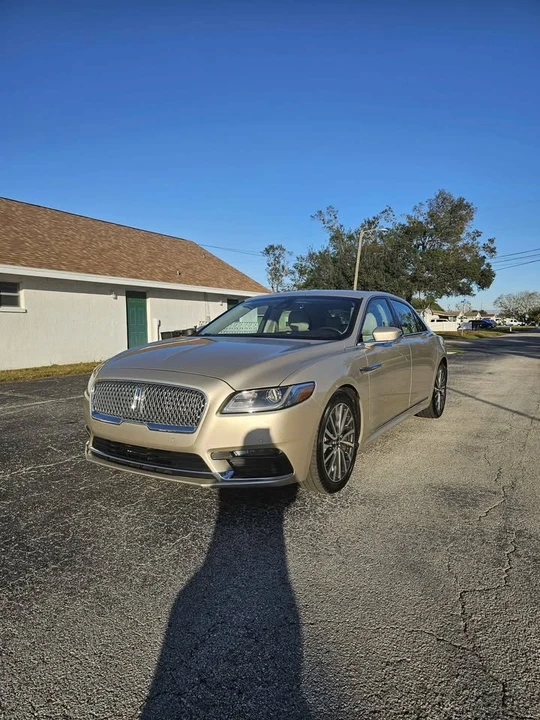 2017 Lincoln Continental 10th Gen - Image 2 of 10