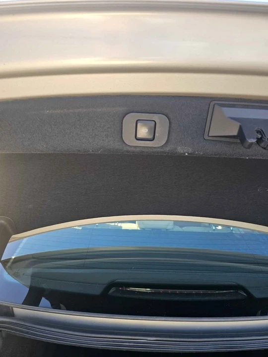 2017 Lincoln Continental 10th Gen - Image 9 of 10