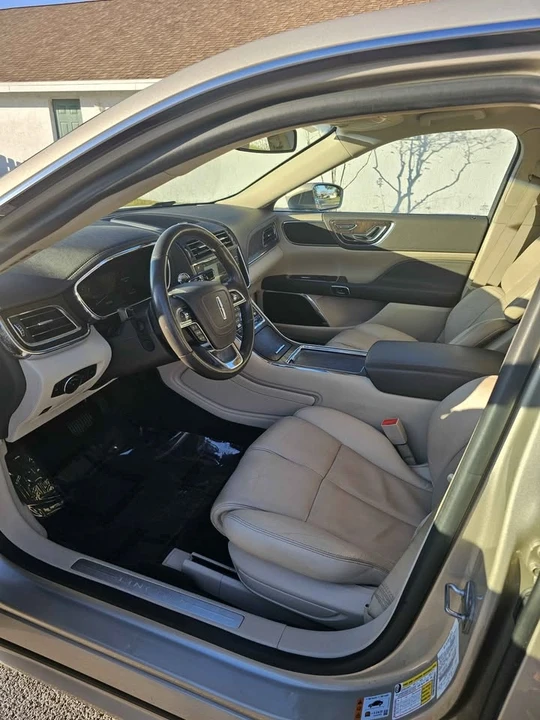 2017 Lincoln Continental 10th Gen - Image 6 of 10