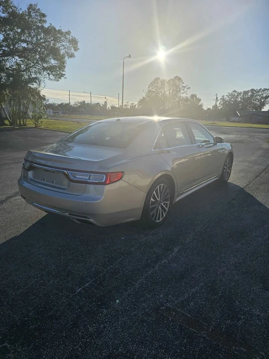 2017 Lincoln Continental 10th Gen - Image 4 of 10