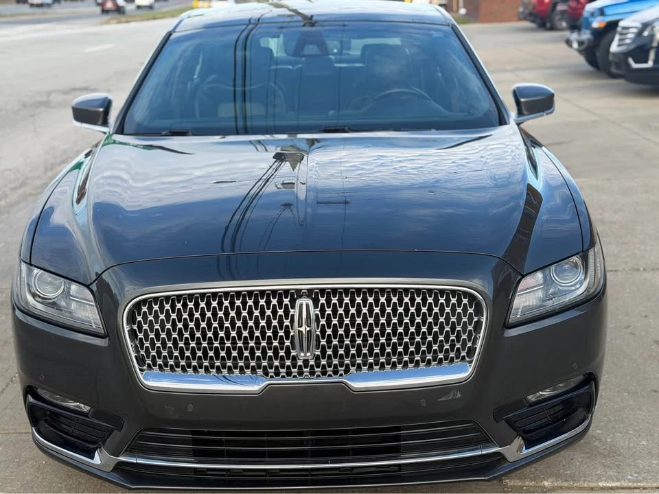 2017 Lincoln Continental 10th Gen - Image 2 of 18