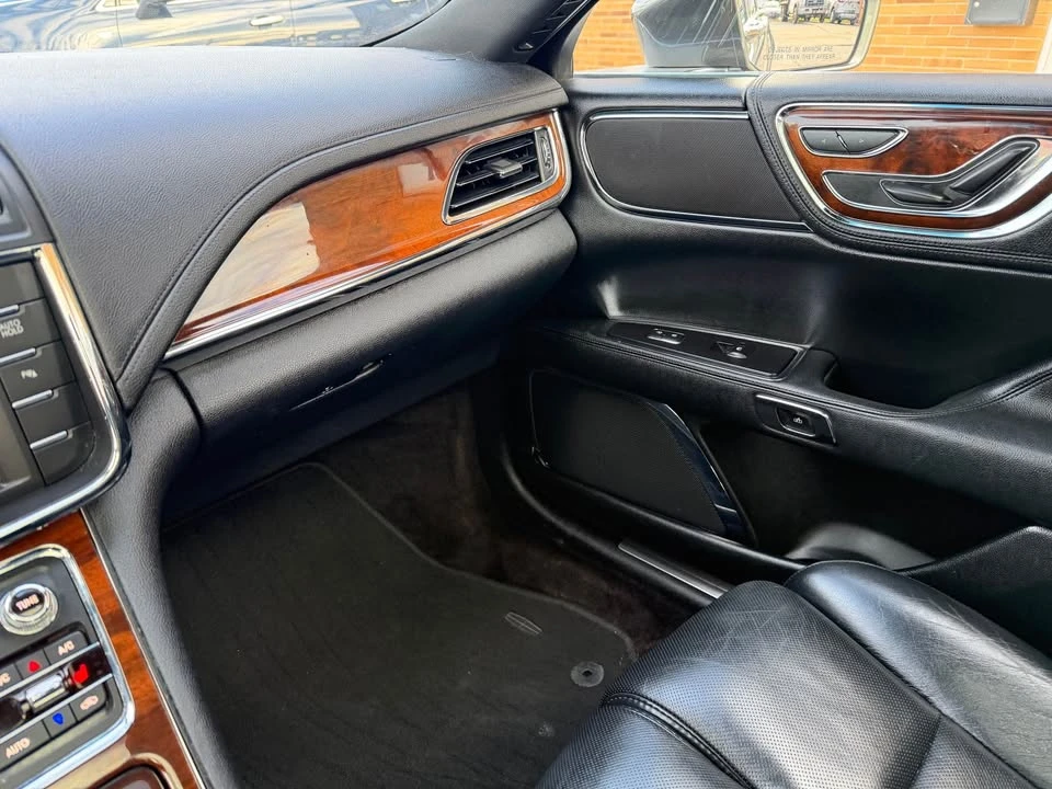 2017 Lincoln Continental 10th Gen - Image 11 of 18