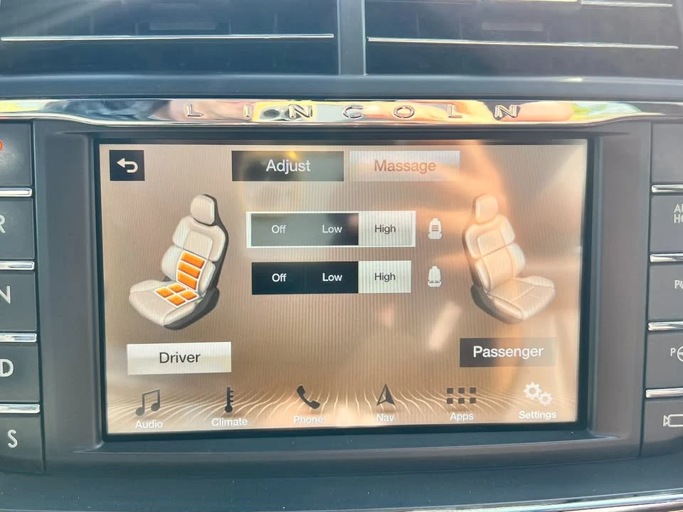2017 Lincoln Continental 10th Gen - Image 14 of 18