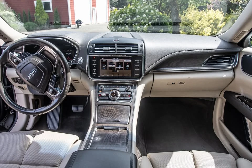 2017 Lincoln Continental 10th Gen - Image 9 of 14