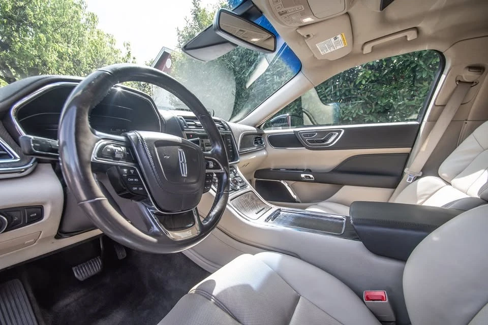 2017 Lincoln Continental 10th Gen - Image 8 of 14