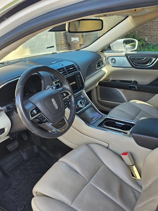 2017 Lincoln Continental 10th Gen - Image 7 of 9