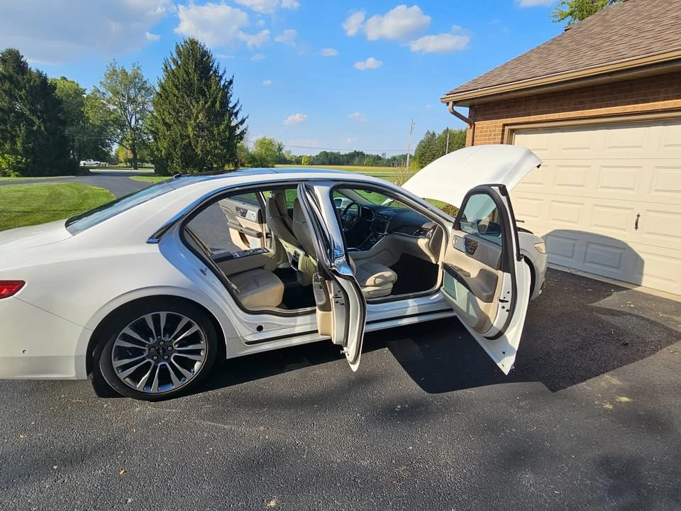 2017 Lincoln Continental 10th Gen - Image 4 of 9