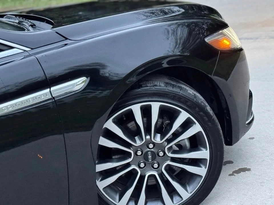 2017 Lincoln Continental 10th Gen - Image 16 of 20