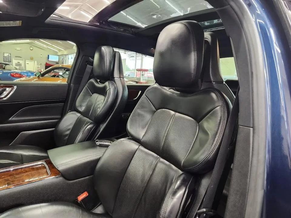 2017 Lincoln Continental 10th Gen - Image 12 of 20