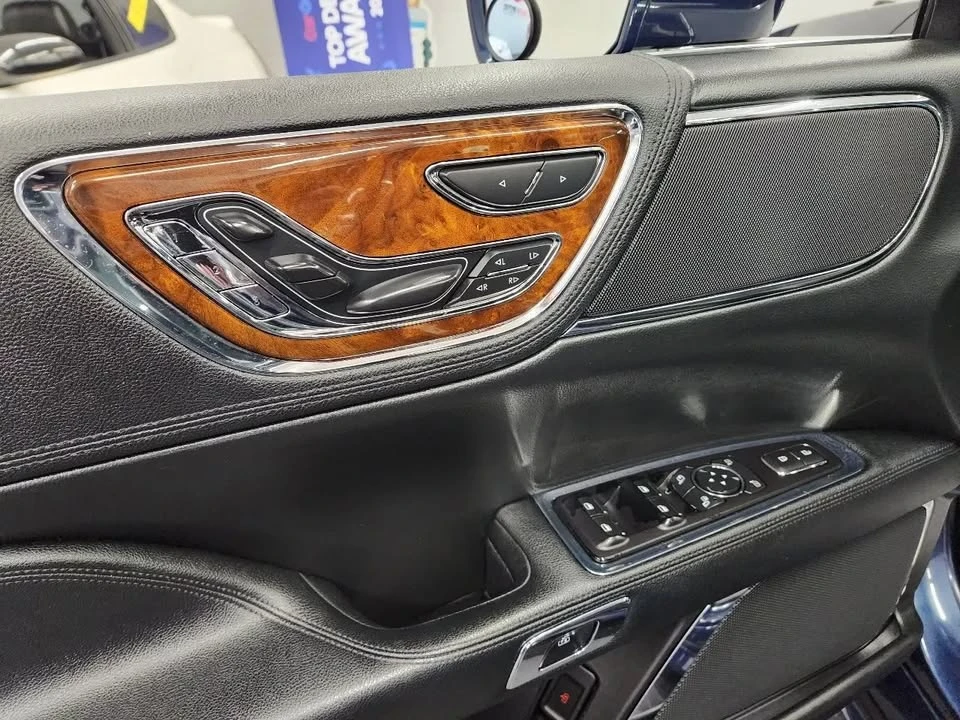 2017 Lincoln Continental 10th Gen - Image 13 of 20