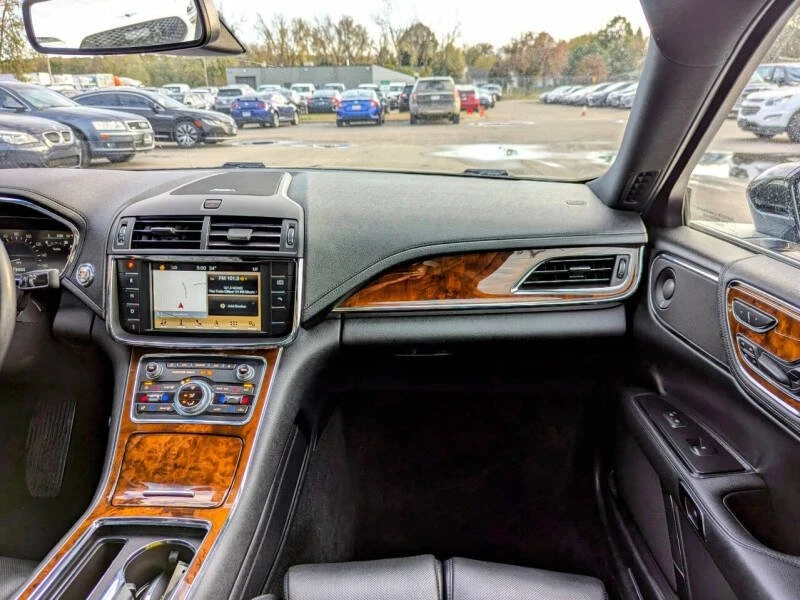 2017 Lincoln Continental 10th Gen - Image 16 of 20
