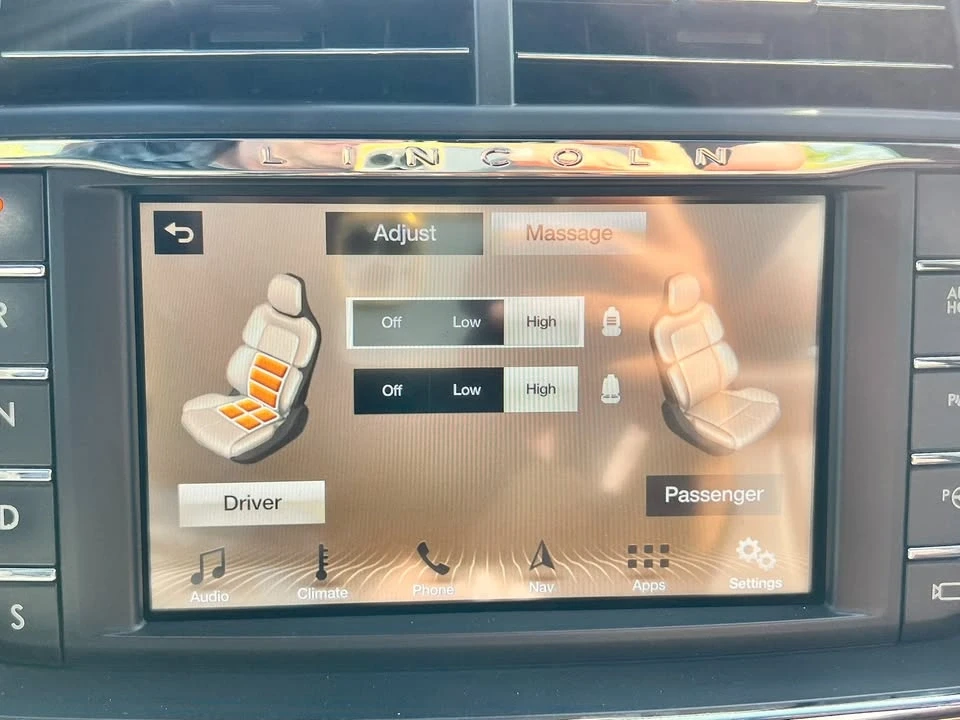 2017 Lincoln Continental 10th Gen - Image 16 of 19