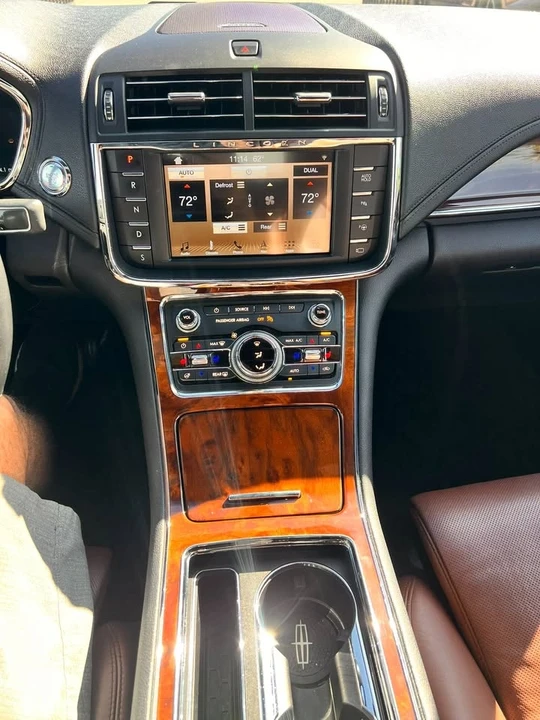 2017 Lincoln Continental 10th Gen - Image 14 of 19
