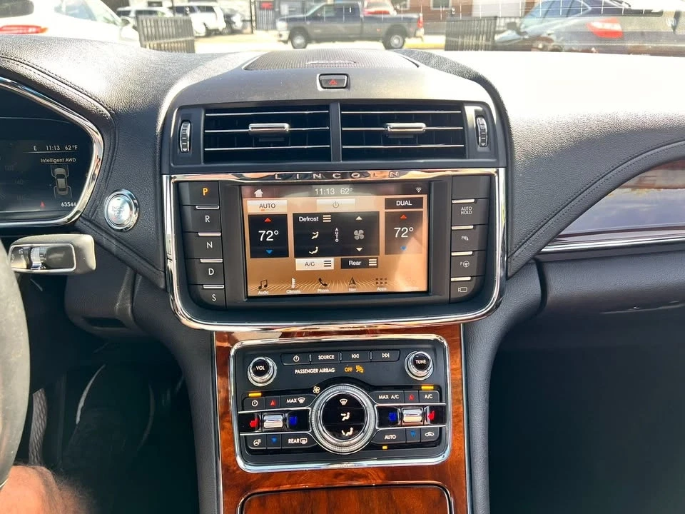 2017 Lincoln Continental 10th Gen - Image 13 of 19