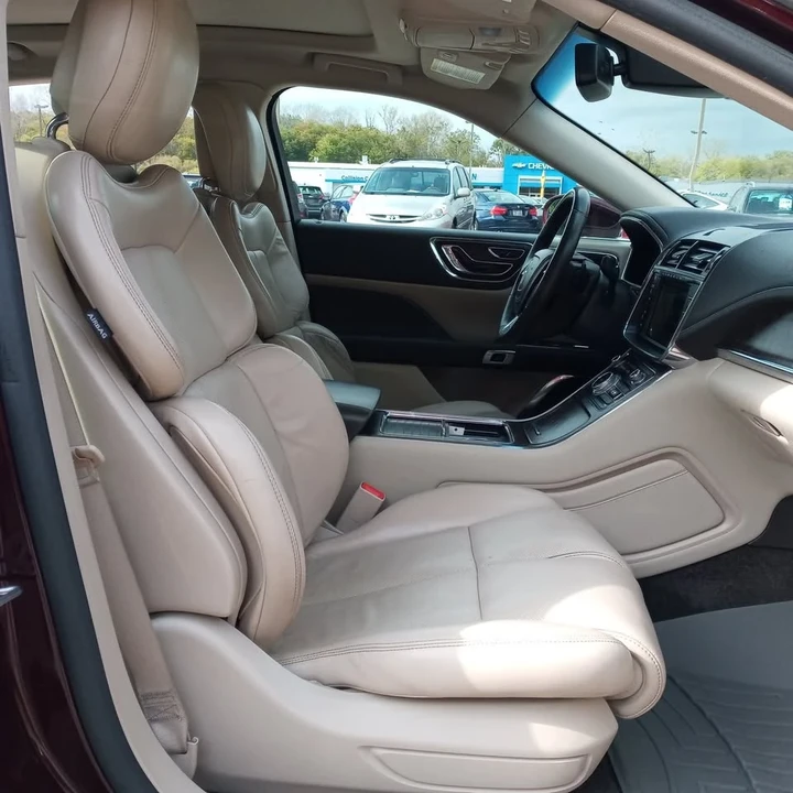 2017 Lincoln Continental 10th Gen - Image 5 of 19