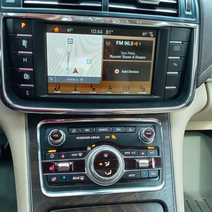 2017 Lincoln Continental 10th Gen - Image 10 of 19