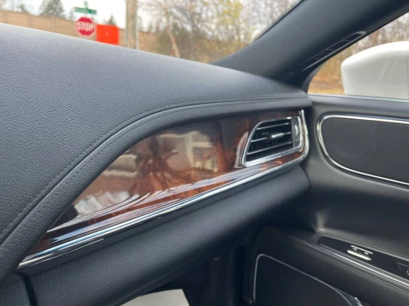 2017 Lincoln Continental 10th Gen - Image 19 of 20