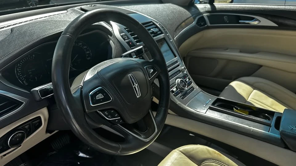 2017 Lincoln MKZ - Image 16 of 18